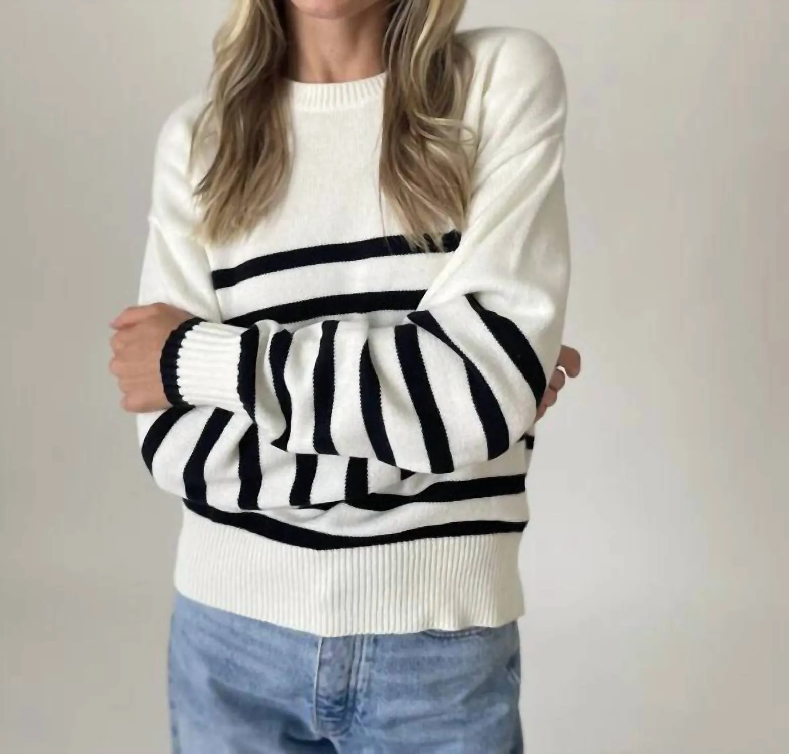 Carleigh Striped Sweater In White/black